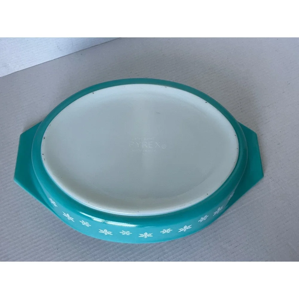Pyrex Vintage Snowflake Divided Casserole Dish 1.5qt Turquoise MCM with Lid